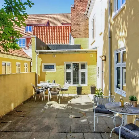 Zlatka - 250m From The Sea By Interhome